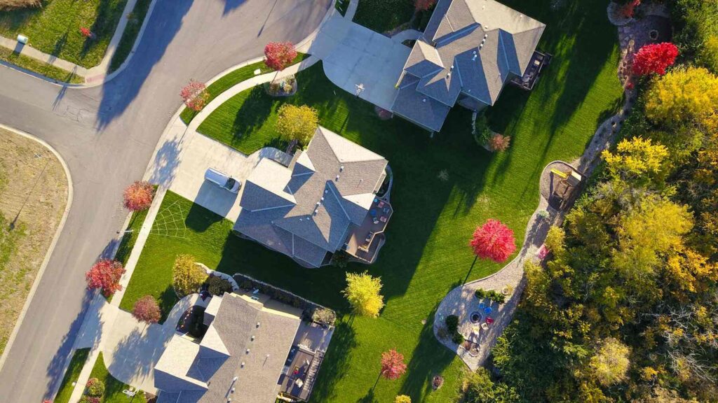 Aerial view of a neighborhood featuring houses and trees